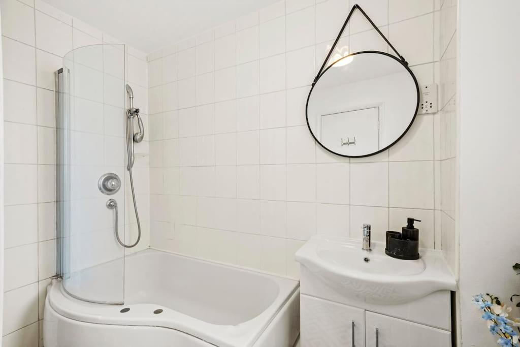 Cosy Apartment 5 Guests 3 Beds 1 Sofa Bed Lewisham Londra Esterno foto